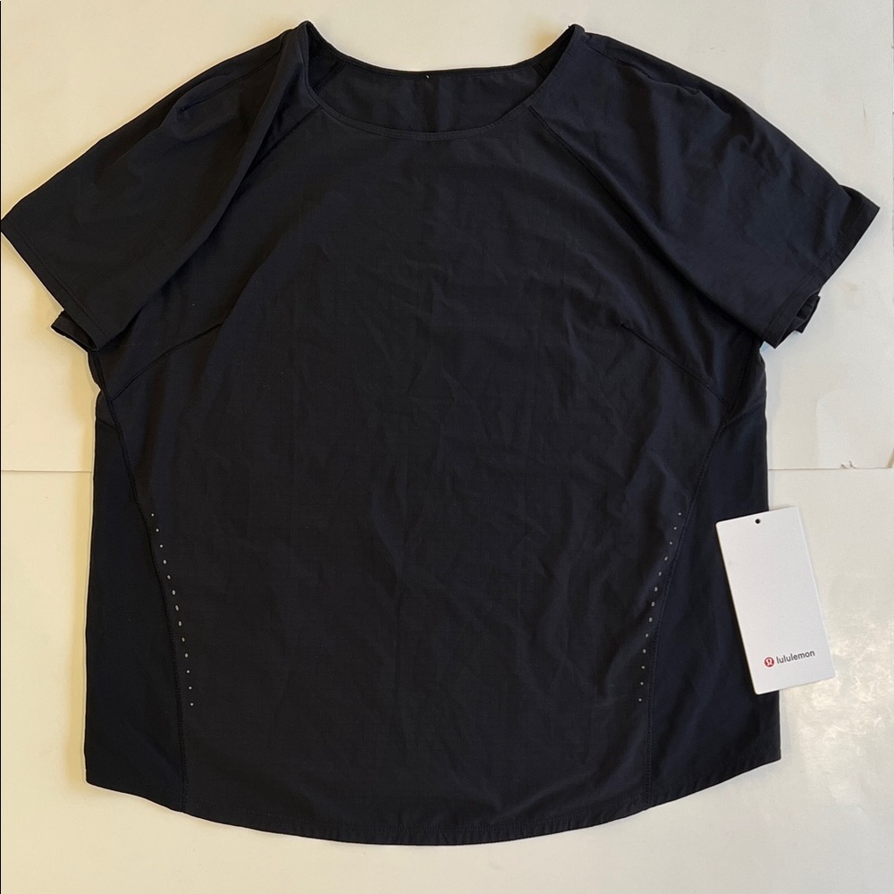 Lululemon athletica Women’s Black Short Sleeve Top in size large